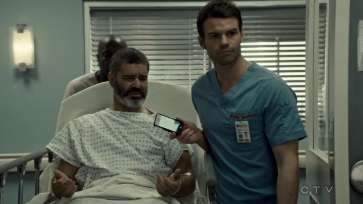 VampireDiariesWorld-dot-org_SavingHope3x02-1908.jpg