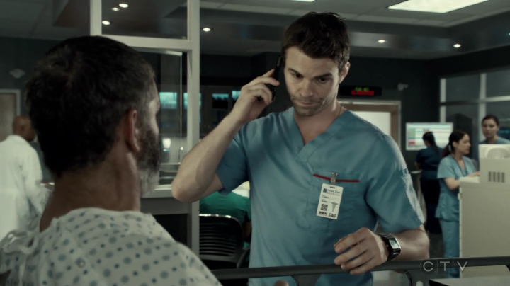 VampireDiariesWorld-dot-org_SavingHope3x02-1926.jpg