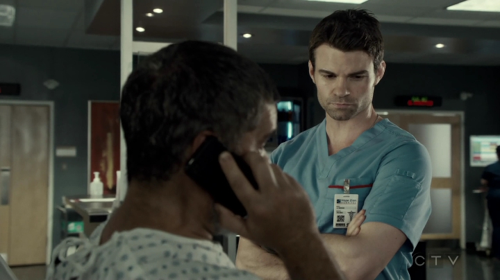 VampireDiariesWorld-dot-org_SavingHope3x02-1963.jpg