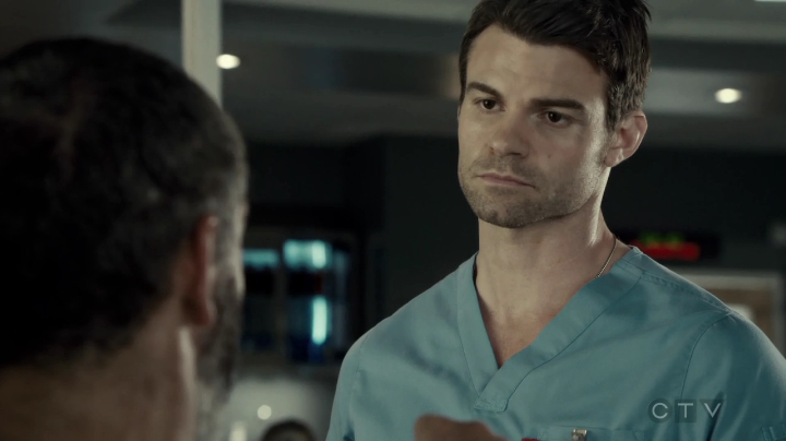 VampireDiariesWorld-dot-org_SavingHope3x02-1998.jpg