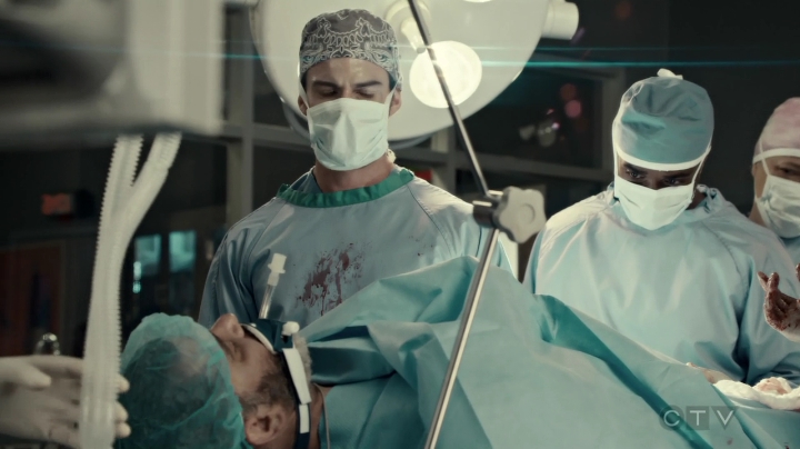 VampireDiariesWorld-dot-org_SavingHope3x02-2250.jpg