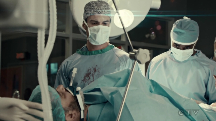 VampireDiariesWorld-dot-org_SavingHope3x02-2251.jpg