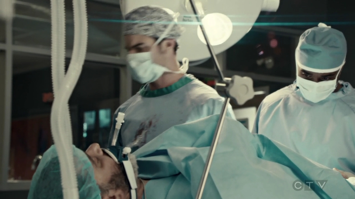 VampireDiariesWorld-dot-org_SavingHope3x02-2253.jpg