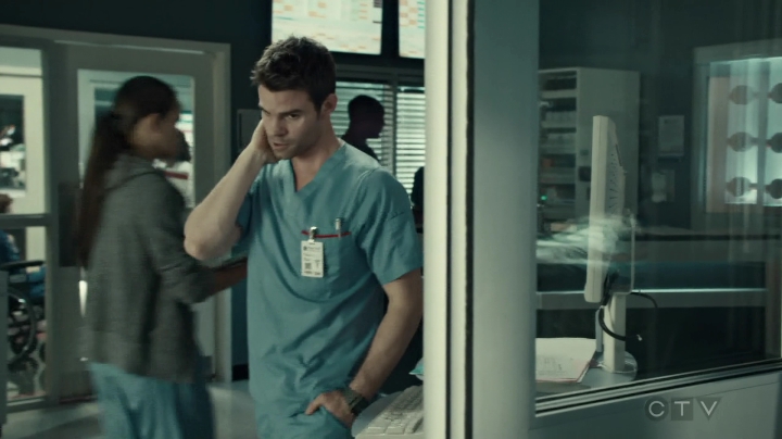 VampireDiariesWorld-dot-org_SavingHope3x02-2298.jpg