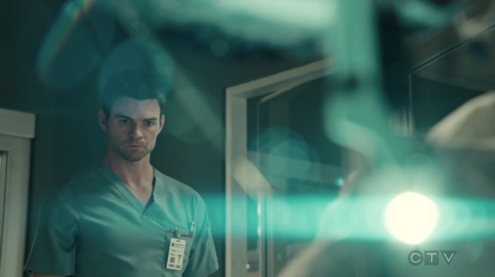 VampireDiariesWorld-dot-org_SavingHope3x02-2304.jpg