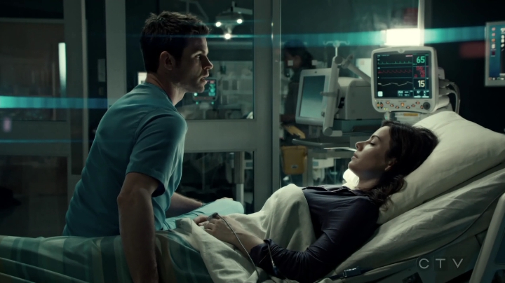 VampireDiariesWorld-dot-org_SavingHope3x02-2398.jpg