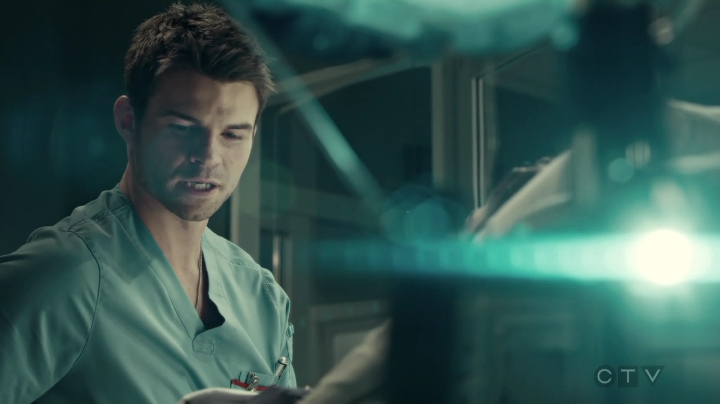 VampireDiariesWorld-dot-org_SavingHope3x02-2416.jpg