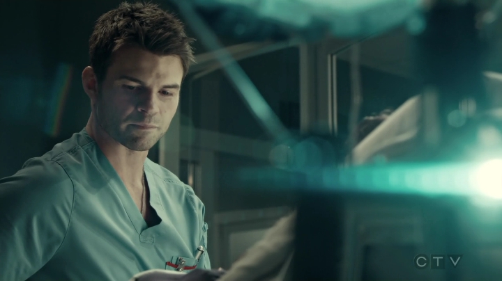 VampireDiariesWorld-dot-org_SavingHope3x02-2417.jpg