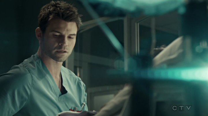 VampireDiariesWorld-dot-org_SavingHope3x02-2418.jpg