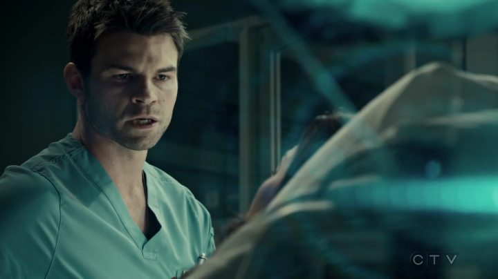 VampireDiariesWorld-dot-org_SavingHope3x02-2427.jpg