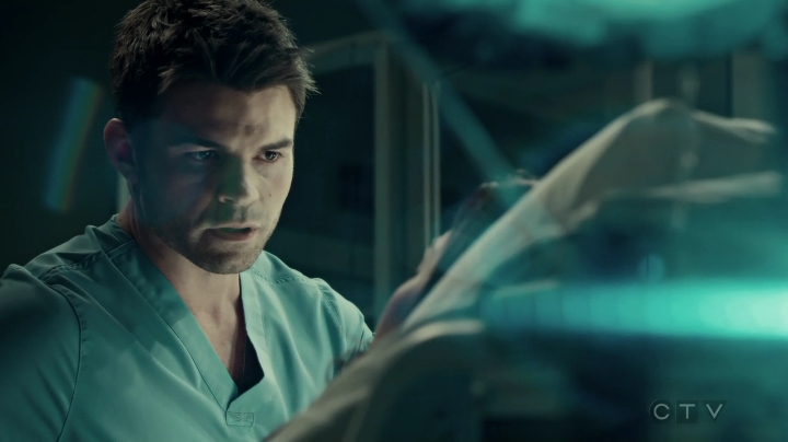 VampireDiariesWorld-dot-org_SavingHope3x02-2429.jpg