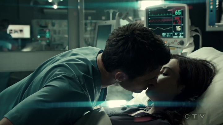 VampireDiariesWorld-dot-org_SavingHope3x02-2450.jpg