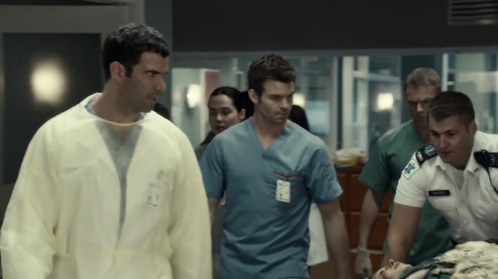 VampireDiariesWorld-dot-org_SavingHope3x03-0323.jpg