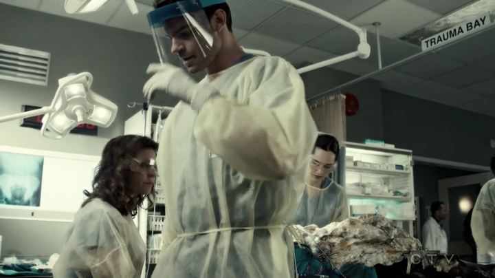 VampireDiariesWorld-dot-org_SavingHope3x03-0732.jpg