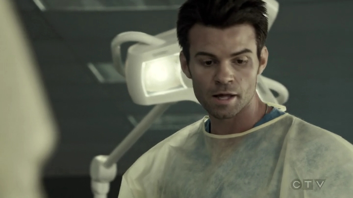 VampireDiariesWorld-dot-org_SavingHope3x03-0882.jpg