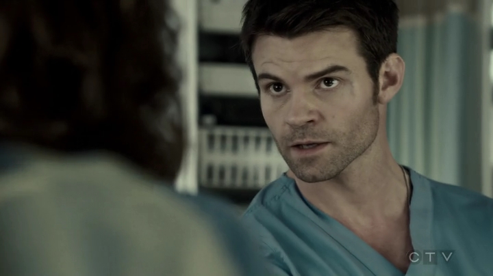 VampireDiariesWorld-dot-org_SavingHope3x03-1216.jpg