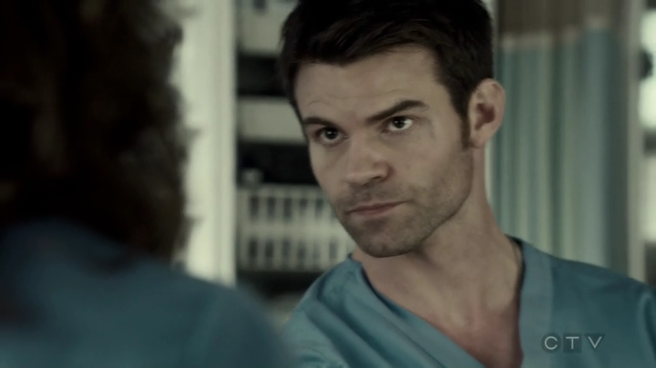 VampireDiariesWorld-dot-org_SavingHope3x03-1217.jpg