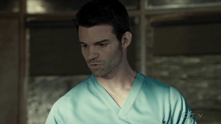 VampireDiariesWorld-dot-org_SavingHope3x03-1245.jpg