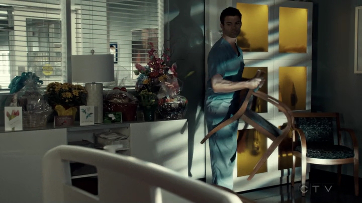 VampireDiariesWorld-dot-org_SavingHope3x03-1540.jpg