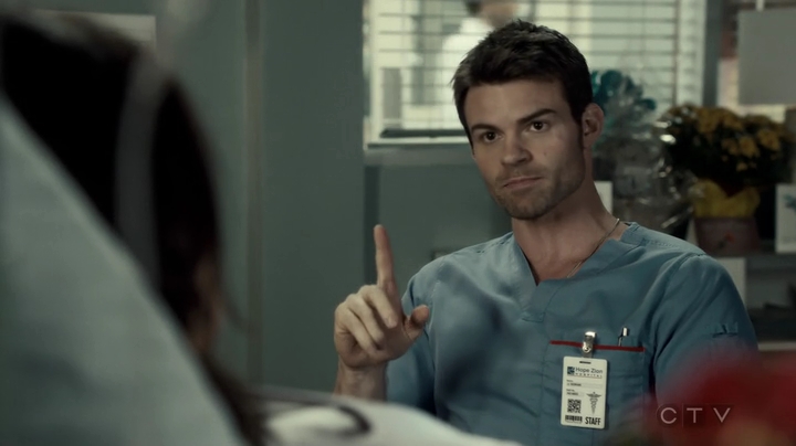 VampireDiariesWorld-dot-org_SavingHope3x03-1582.jpg