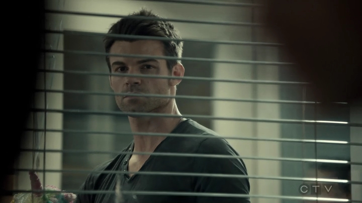 VampireDiariesWorld-dot-org_SavingHope3x03-2427.jpg