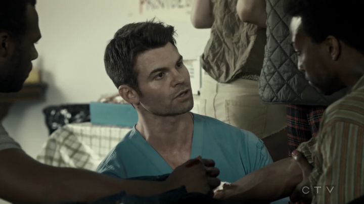 VampireDiariesWorld-dot-org_SavingHope3x04-0165.jpg