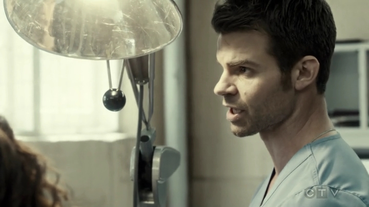 VampireDiariesWorld-dot-org_SavingHope3x04-0330.jpg