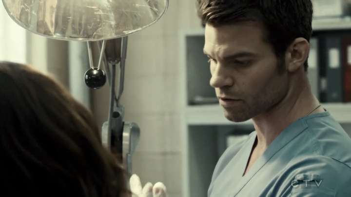 VampireDiariesWorld-dot-org_SavingHope3x04-0332.jpg