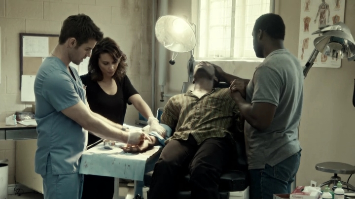 VampireDiariesWorld-dot-org_SavingHope3x04-0823.jpg