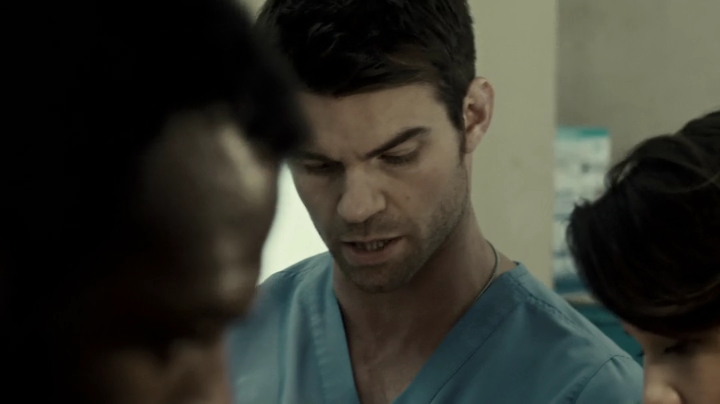 VampireDiariesWorld-dot-org_SavingHope3x04-0825.jpg