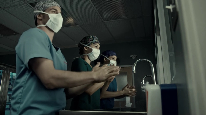 VampireDiariesWorld-dot-org_SavingHope3x05-0400.jpg