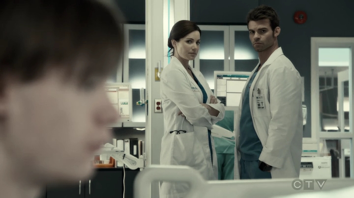 VampireDiariesWorld-dot-org_SavingHope3x05-0879.jpg