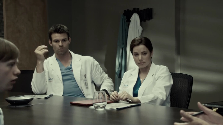 VampireDiariesWorld-dot-org_SavingHope3x05-1257.jpg