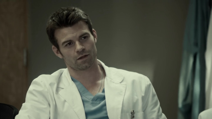 VampireDiariesWorld-dot-org_SavingHope3x05-1260.jpg