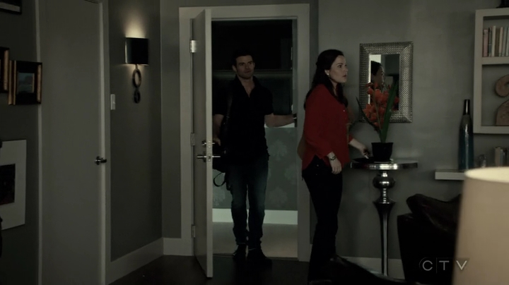 VampireDiariesWorld-dot-org_SavingHope3x05-2386.jpg