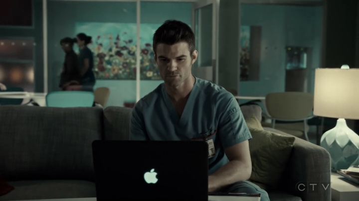 VampireDiariesWorld-dot-org_SavingHope3x06-0618.jpg