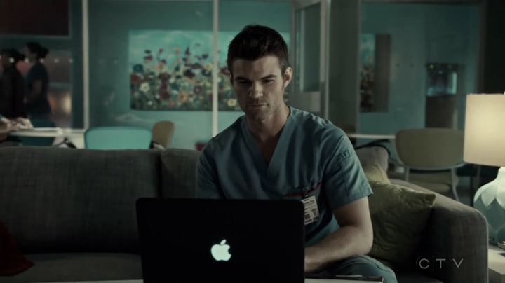 VampireDiariesWorld-dot-org_SavingHope3x06-0619.jpg