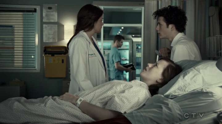 VampireDiariesWorld-dot-org_SavingHope3x06-1148.jpg