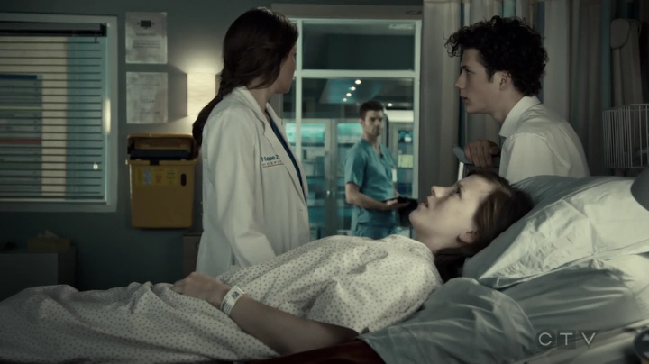 VampireDiariesWorld-dot-org_SavingHope3x06-1149.jpg