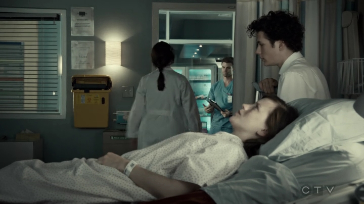 VampireDiariesWorld-dot-org_SavingHope3x06-1152.jpg