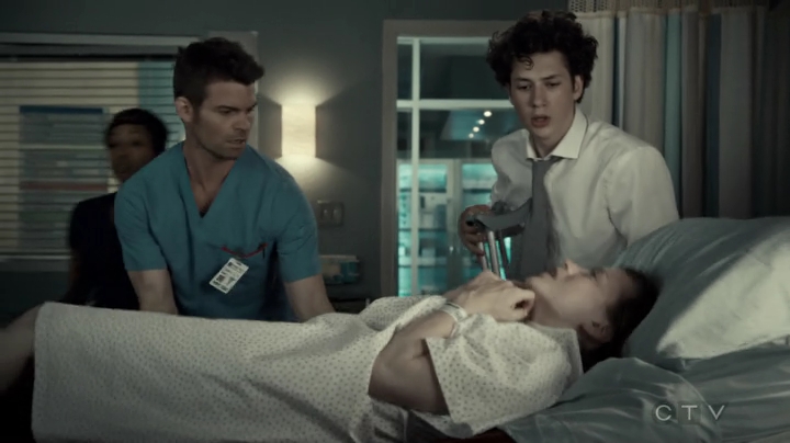 VampireDiariesWorld-dot-org_SavingHope3x06-1180.jpg