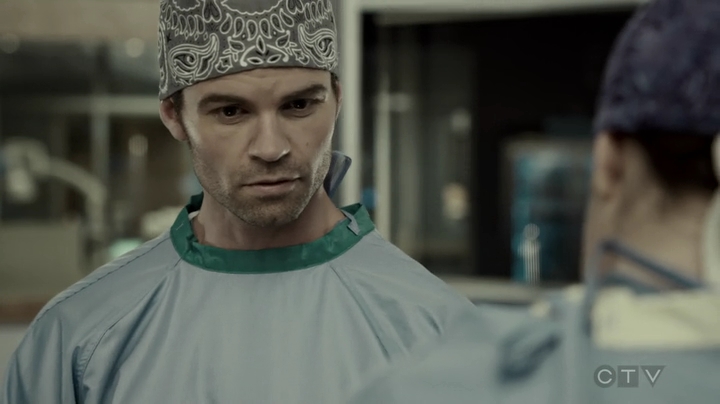 VampireDiariesWorld-dot-org_SavingHope3x06-2058.jpg