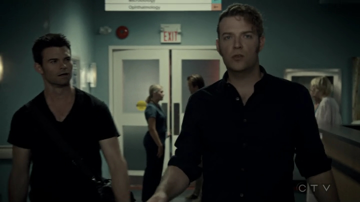 VampireDiariesWorld-dot-org_SavingHope3x06-2187.jpg