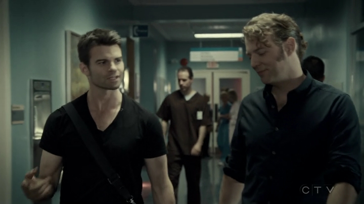 VampireDiariesWorld-dot-org_SavingHope3x06-2194.jpg