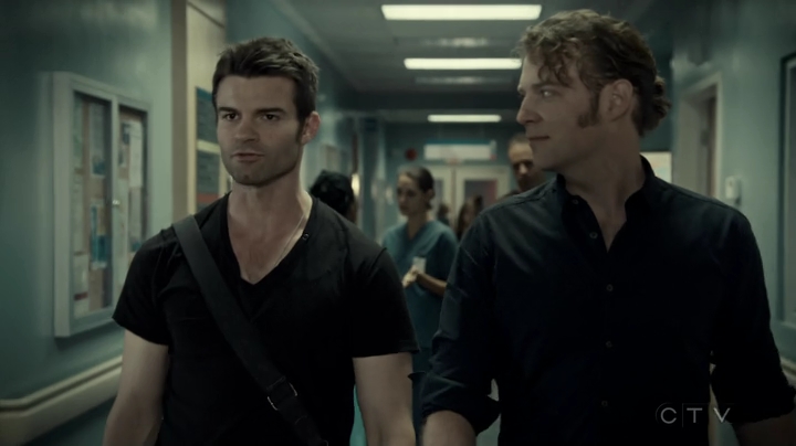 VampireDiariesWorld-dot-org_SavingHope3x06-2202.jpg