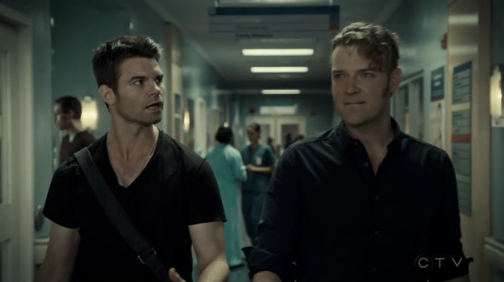 VampireDiariesWorld-dot-org_SavingHope3x06-2206.jpg