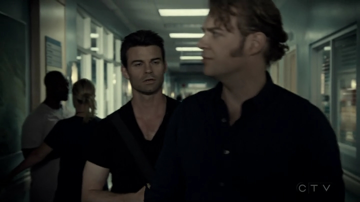 VampireDiariesWorld-dot-org_SavingHope3x06-2216.jpg