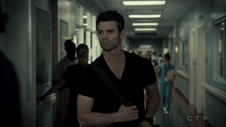 VampireDiariesWorld-dot-org_SavingHope3x06-2217.jpg