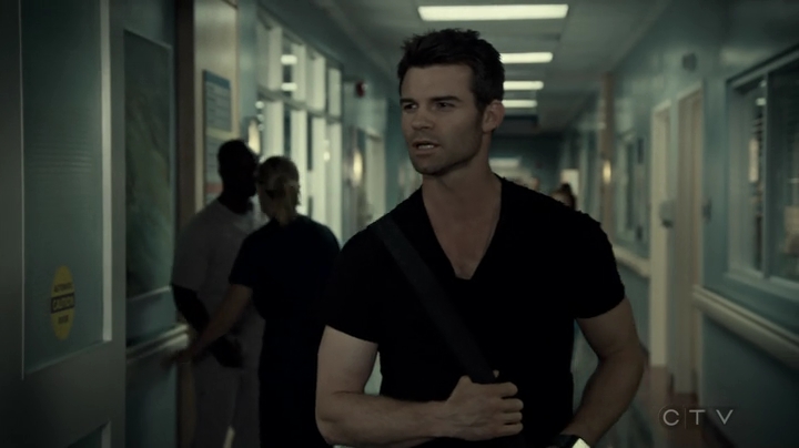 VampireDiariesWorld-dot-org_SavingHope3x06-2218.jpg