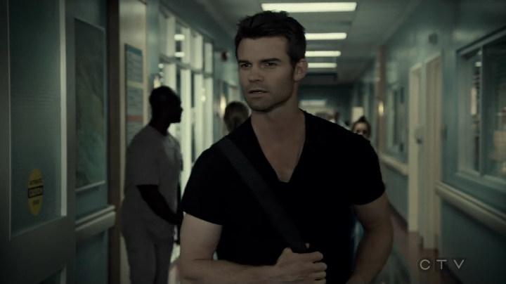 VampireDiariesWorld-dot-org_SavingHope3x06-2219.jpg